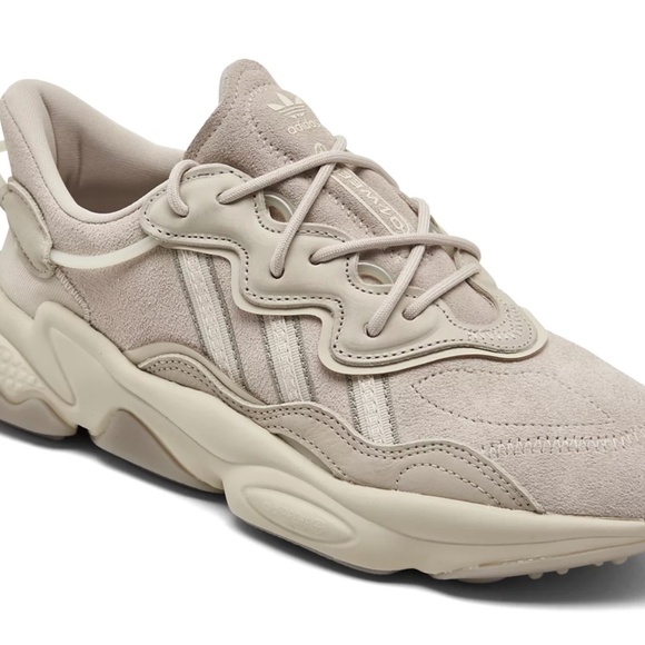ADIDAS OZWEEGO SIZE 6.5 - Picture 1 of 4